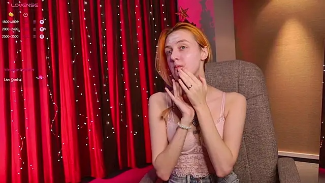 aishiro online show from December 2025 01:27:02 PM