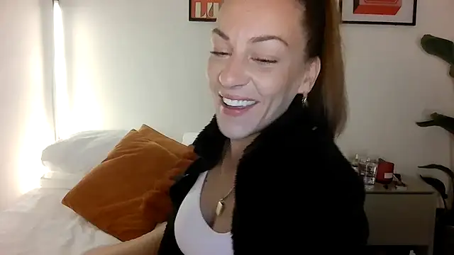 Snapshot of Edenfox- chatting on March 2026 12:58:02 AM Edenfox- online show from March 2026 12:58:02 AM