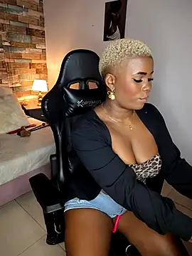 Snapshot of DashaSousaa chatting on April 2026 12:45:02 PM DashaSousaa online show from April 2026 12:45:02 PM