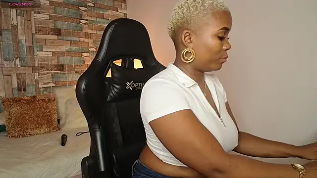 Snapshot of DashaSousaa chatting on April 2026 02:18:02 PM DashaSousaa online show from April 2026 02:18:02 PM