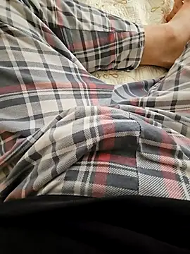 Snapshot of skiciyunis chatting on February 2026 01:40:01 PM skiciyunis online show from February 2026 01:40:01 PM