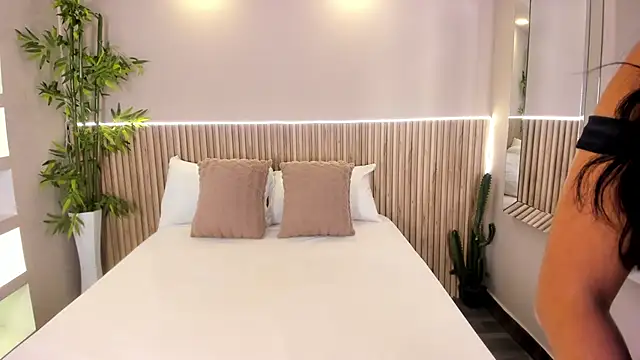 GeorginaReyes online show from April 2026 10:43:02 PM