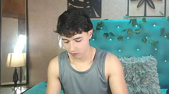 LiamAndrewzz online show from February 2025 07:19:02 PM