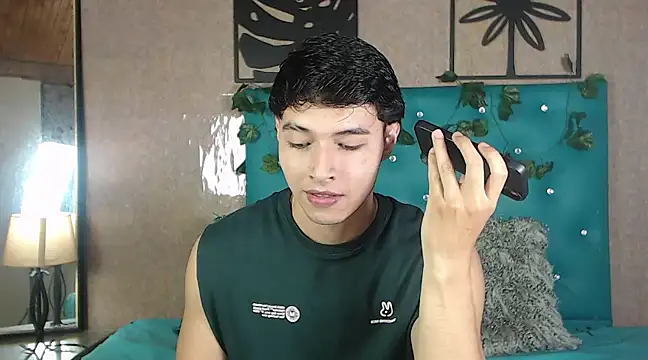 LiamAndrewzz online show from February 2025 12:08:02 AM