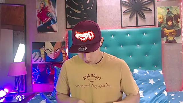 LiamAndrewzz online show from September 2025 04:56:02 PM