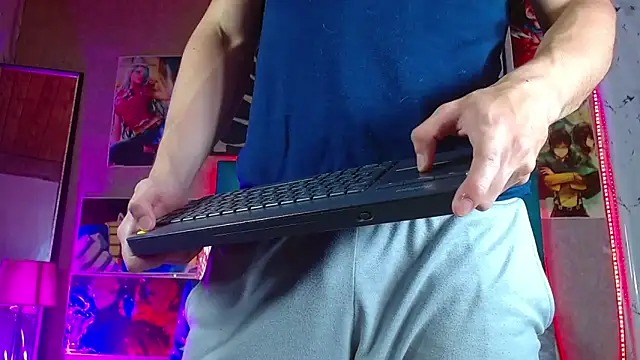 LiamAndrewzz online show from April 2026 04:39:02 AM