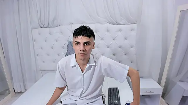 Snapshot of frank_jhonsson chatting on January 2026 05:17:01 PM frank jhonsson online show from January 2026 05:17:01 PM