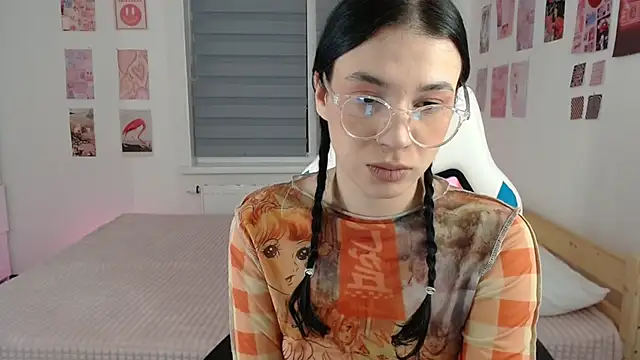 Snapshot of Karina_Hendrick chatting on March 2025 03:37:02 AM Karina Hendrick online show from March 2025 03:37:02 AM