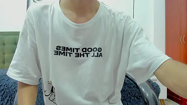 Snapshot of Johann_sex chatting on November 2025 04:27:01 PM Johann sex online show from November 2025 04:27:01 PM