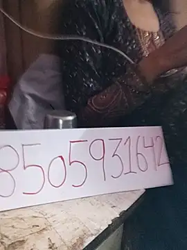 Snapshot of Dolly_b chatting on February 2025 05:10:02 PM Dolly b online show from February 2025 05:10:02 PM