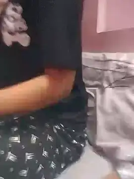 Snapshot of Dolly_b chatting on February 2025 02:44:02 PM Dolly b online show from February 2025 02:44:02 PM