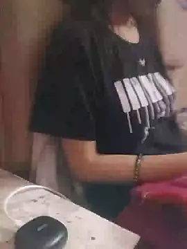 Snapshot of Dolly_b chatting on February 2025 09:58:01 PM Dolly b online show from February 2025 09:58:01 PM