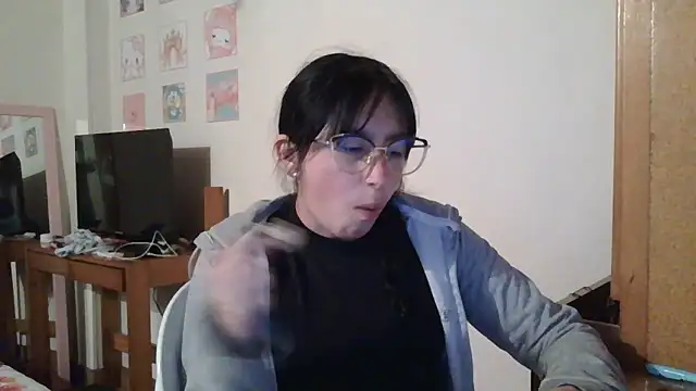 Arielle lov online show from October 2025 10:32:02 PM