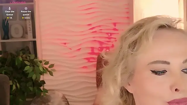 Sandra Kind online show from June 2026 05:21:02 AM