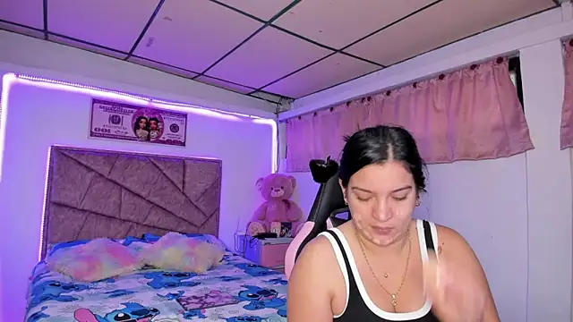 Snapshot of Cristal_Smith20 chatting on April 2026 01:07:01 PM Cristal Smith20 online show from April 2026 01:07:01 PM