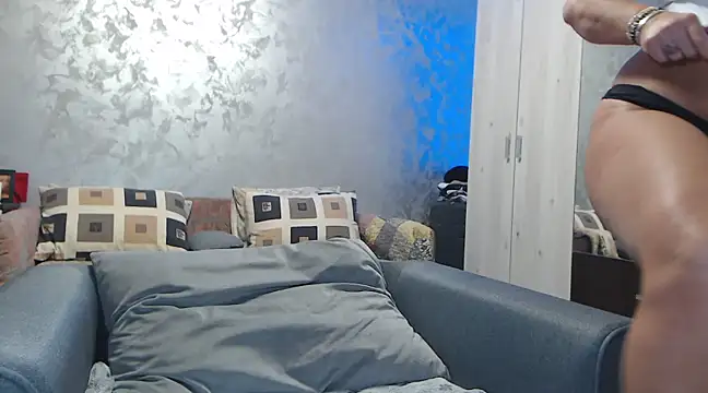 Snapshot of RosesandLillies chatting on January 2025 10:28:01 PM RosesandLillies online show from January 2025 10:28:01 PM