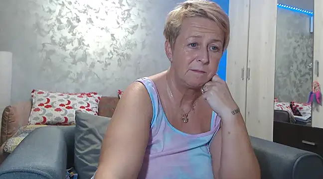 Snapshot of RosesandLillies chatting on January 2025 10:07:02 PM RosesandLillies online show from January 2025 10:07:02 PM