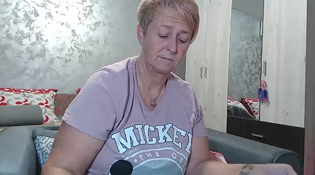 Snapshot of RosesandLillies chatting on January 2025 06:09:02 PM RosesandLillies online show from January 2025 06:09:02 PM