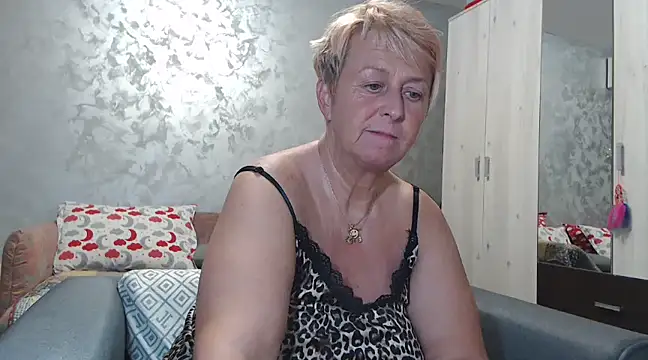 Snapshot of RosesandLillies chatting on January 2025 05:49:02 PM RosesandLillies online show from January 2025 05:49:02 PM