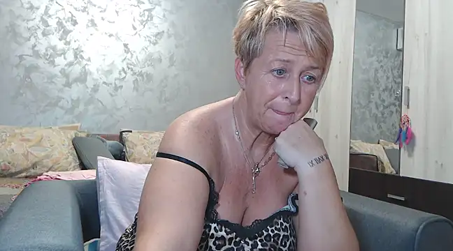 Snapshot of RosesandLillies chatting on February 2025 06:27:02 PM RosesandLillies online show from February 2025 06:27:02 PM