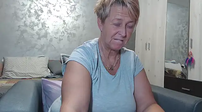 Snapshot of RosesandLillies chatting on February 2025 05:20:01 PM RosesandLillies online show from February 2025 05:20:01 PM