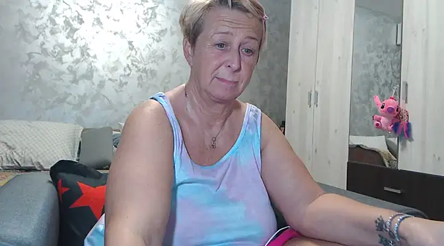 Snapshot of RosesandLillies chatting on February 2025 04:40:01 PM RosesandLillies online show from February 2025 04:40:01 PM