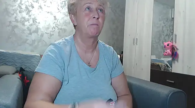 Snapshot of RosesandLillies chatting on February 2025 05:30:02 PM RosesandLillies online show from February 2025 05:30:02 PM