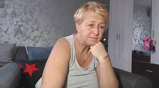 Snapshot of RosesandLillies chatting on February 2025 02:55:02 PM RosesandLillies online show from February 2025 02:55:02 PM