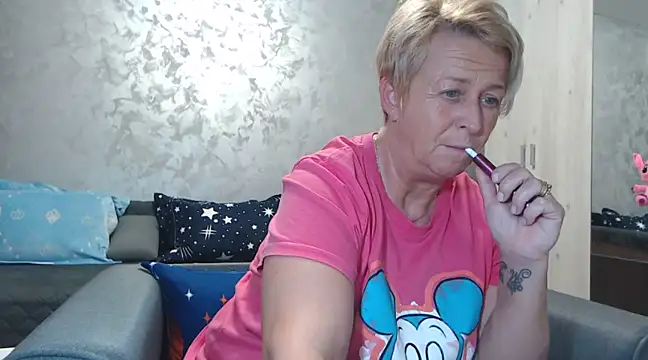 Snapshot of RosesandLillies chatting on February 2025 06:09:02 PM RosesandLillies online show from February 2025 06:09:02 PM