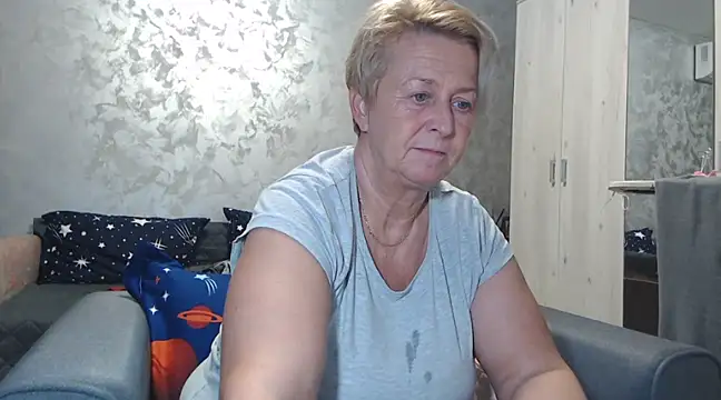 Snapshot of RosesandLillies chatting on February 2025 05:50:01 PM RosesandLillies online show from February 2025 05:50:01 PM