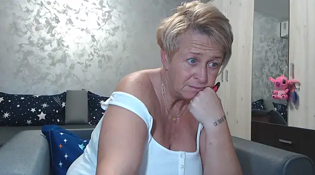 Snapshot of RosesandLillies chatting on February 2025 05:37:02 PM RosesandLillies online show from February 2025 05:37:02 PM