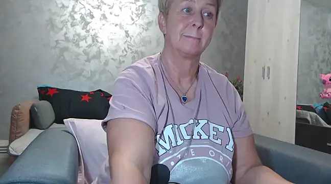 Snapshot of RosesandLillies chatting on March 2025 05:57:02 PM RosesandLillies online show from March 2025 05:57:02 PM