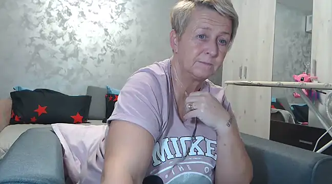 Snapshot of RosesandLillies chatting on March 2025 05:49:01 PM RosesandLillies online show from March 2025 05:49:01 PM