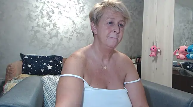 Snapshot of RosesandLillies chatting on March 2025 08:29:02 PM RosesandLillies online show from March 2025 08:29:02 PM