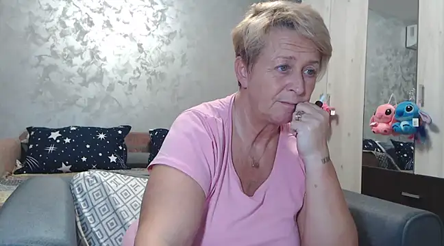 Snapshot of RosesandLillies chatting on March 2025 06:18:01 PM RosesandLillies online show from March 2025 06:18:01 PM