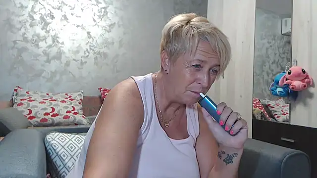 Snapshot of RosesandLillies chatting on September 2025 05:16:01 PM RosesandLillies online show from September 2025 05:16:01 PM