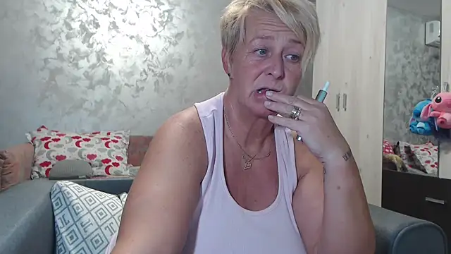 Snapshot of RosesandLillies chatting on September 2025 04:44:02 PM RosesandLillies online show from September 2025 04:44:02 PM