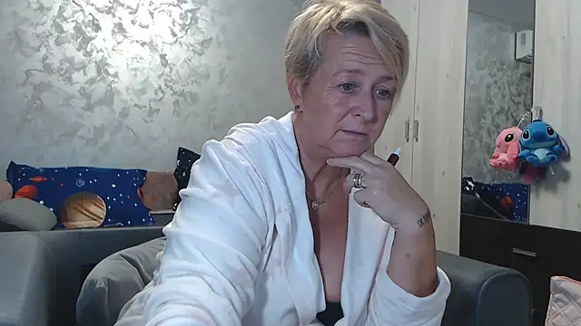 Snapshot of RosesandLillies chatting on October 2025 03:54:02 PM RosesandLillies online show from October 2025 03:54:02 PM