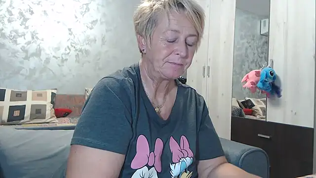 Snapshot of RosesandLillies chatting on October 2025 04:41:01 PM RosesandLillies online show from October 2025 04:41:01 PM