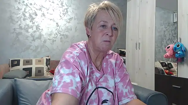 Snapshot of RosesandLillies chatting on October 2025 05:47:02 PM RosesandLillies online show from October 2025 05:47:02 PM