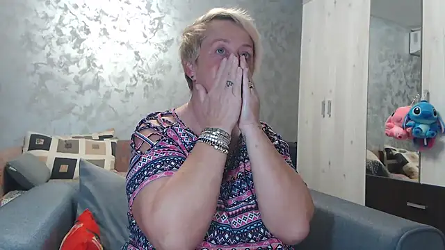 Snapshot of RosesandLillies chatting on October 2025 05:02:02 PM RosesandLillies online show from October 2025 05:02:02 PM