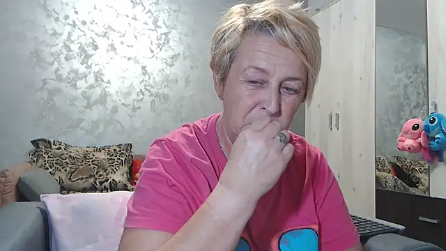 Snapshot of RosesandLillies chatting on October 2025 03:40:02 PM RosesandLillies online show from October 2025 03:40:02 PM