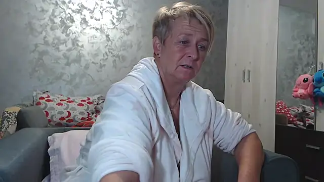 Snapshot of RosesandLillies chatting on November 2025 05:25:01 PM RosesandLillies online show from November 2025 05:25:01 PM