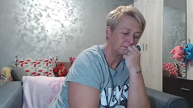 Snapshot of RosesandLillies chatting on November 2025 04:49:01 PM RosesandLillies online show from November 2025 04:49:01 PM