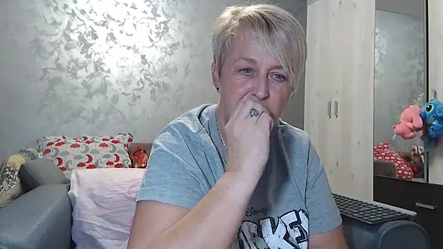 Snapshot of RosesandLillies chatting on November 2025 05:12:01 PM RosesandLillies online show from November 2025 05:12:01 PM