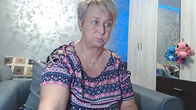 Snapshot of RosesandLillies chatting on November 2025 06:17:01 PM RosesandLillies online show from November 2025 06:17:01 PM