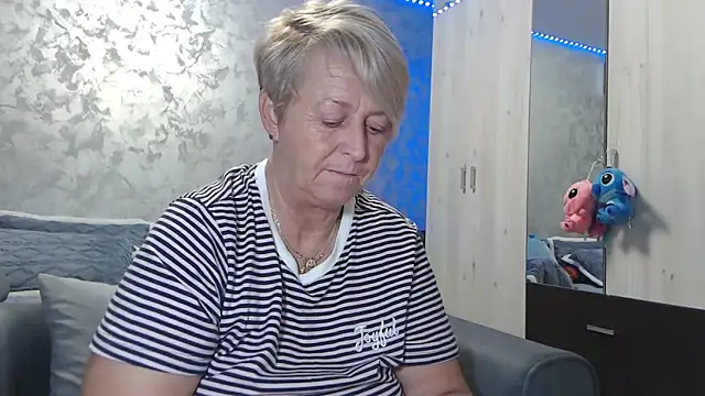 Snapshot of RosesandLillies chatting on November 2025 06:07:01 PM RosesandLillies online show from November 2025 06:07:01 PM