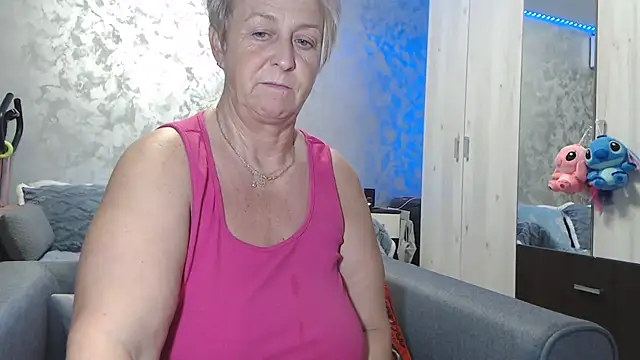 Snapshot of RosesandLillies chatting on November 2025 06:08:01 PM RosesandLillies online show from November 2025 06:08:01 PM