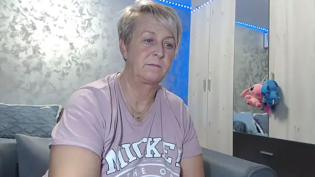 Snapshot of RosesandLillies chatting on November 2025 05:45:02 PM RosesandLillies online show from November 2025 05:45:02 PM