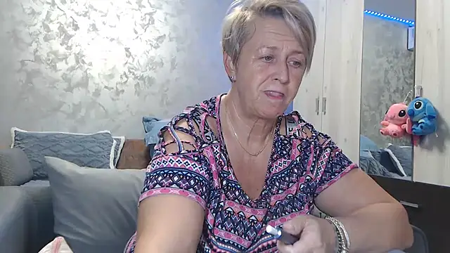 Snapshot of RosesandLillies chatting on November 2025 05:48:01 PM RosesandLillies online show from November 2025 05:48:01 PM